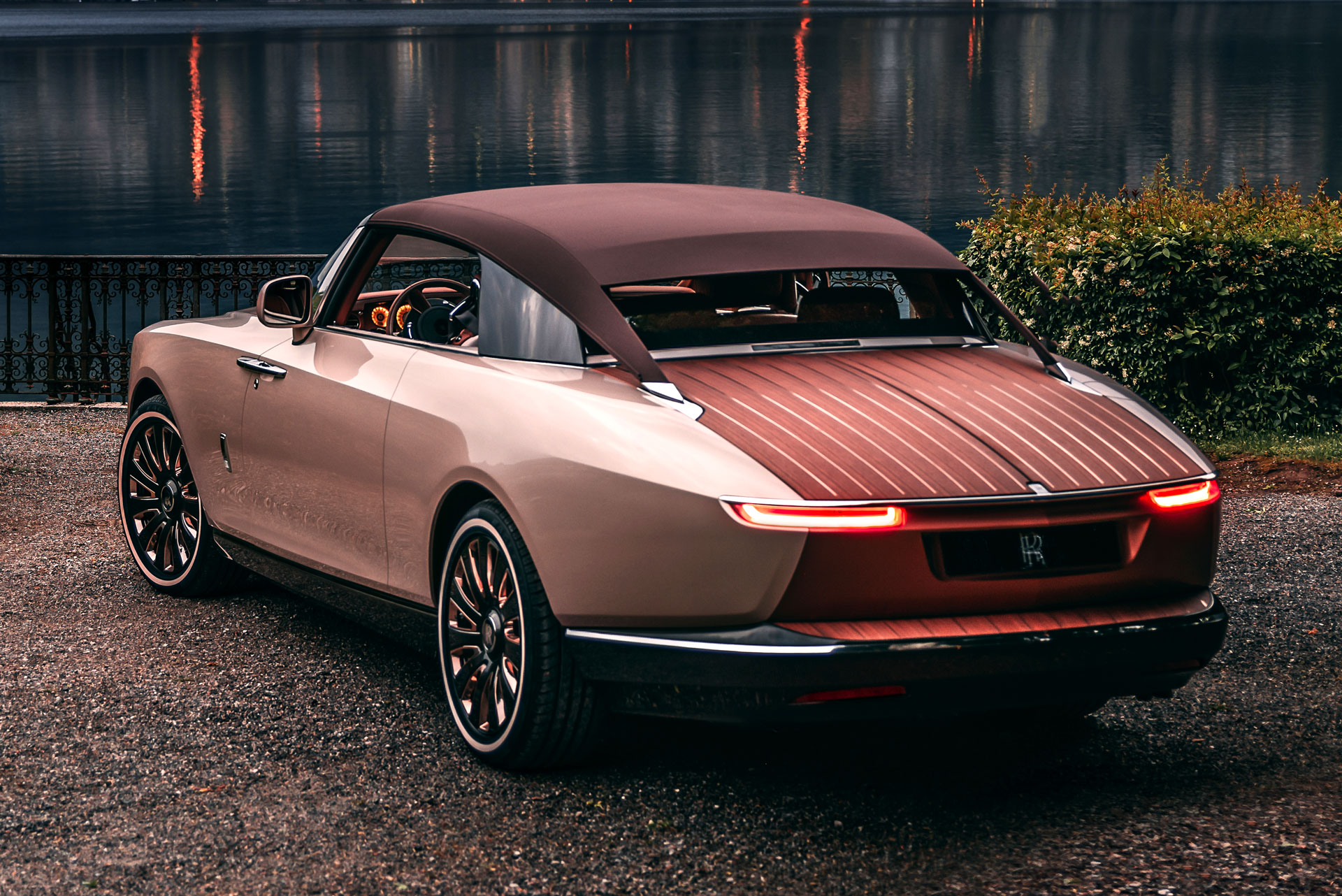 28 миллион долларлық екінші Rolls-Royce қайықтың құйрығын інжу анасы шабыттандырды.