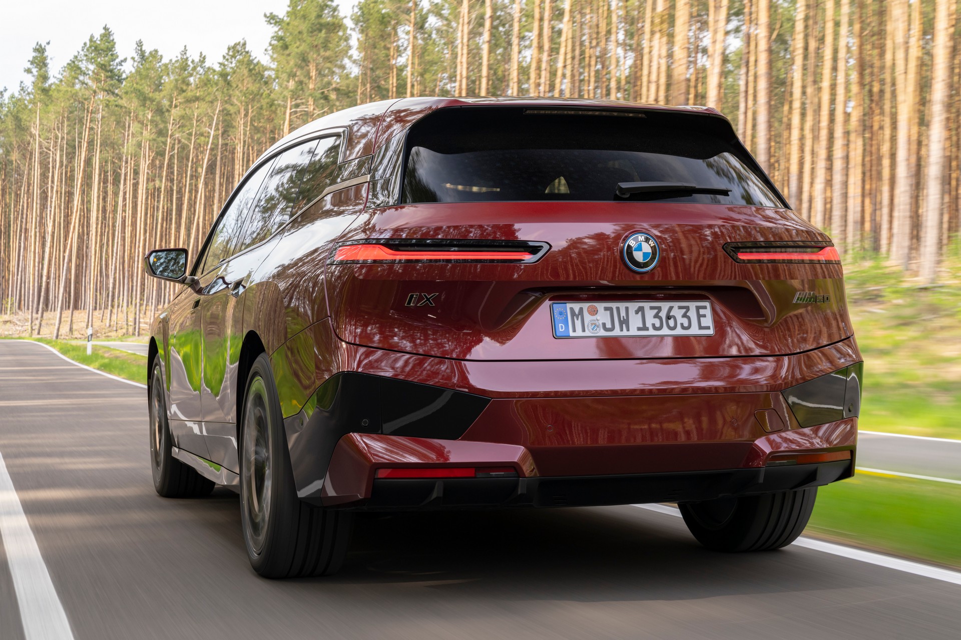 BMW 2023 iX M60 has left a large gallery