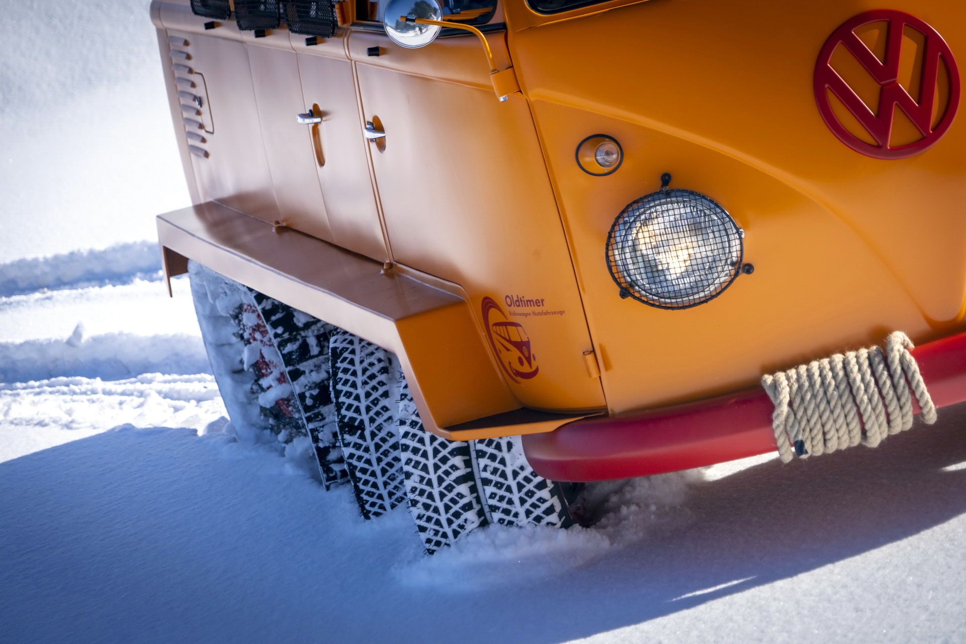 VW Recovers "Halfway Fox" with four-axle T1 minibus tanks