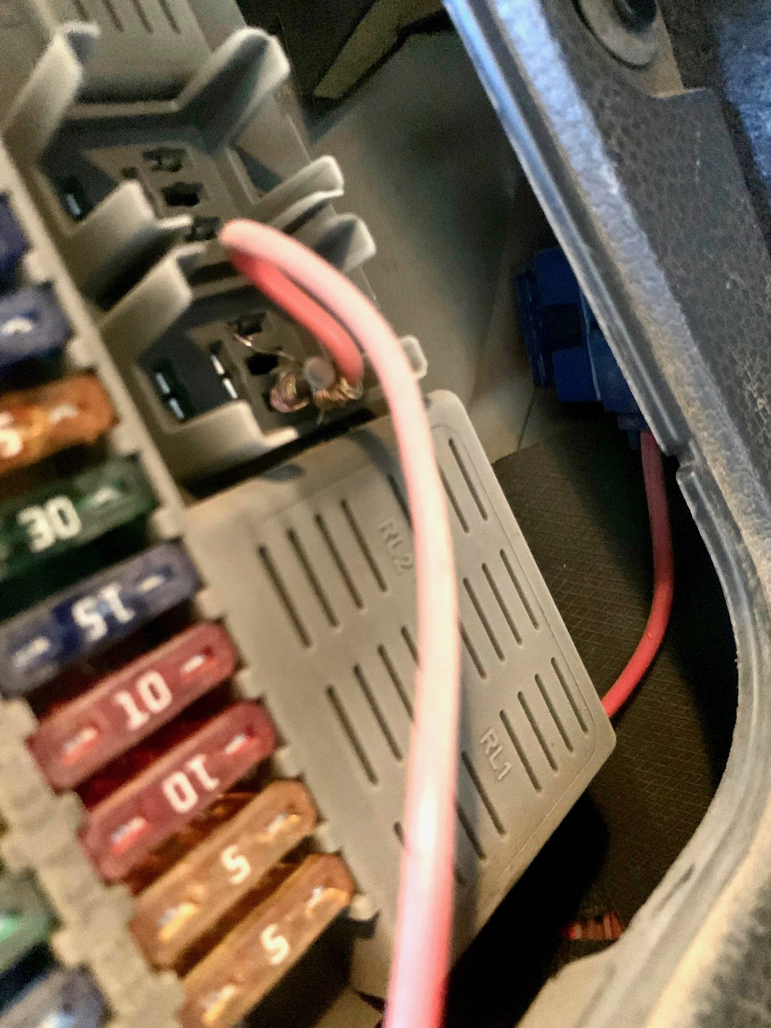 What does this nail do in the MINI Cooper Fusebox?
