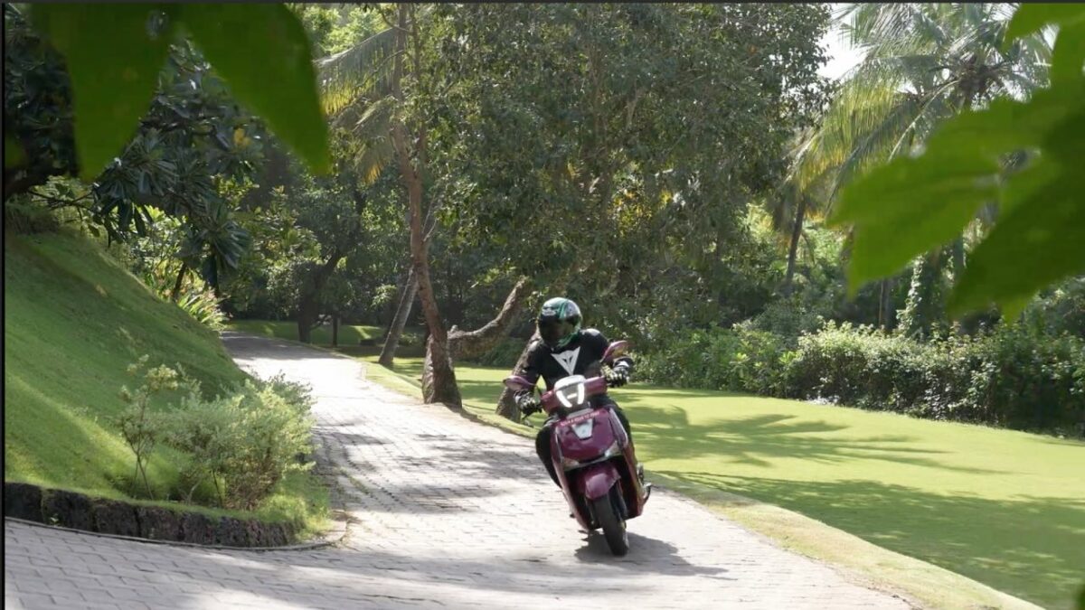 Hero Destini 125 Pink Action Shot Front Car Blog India Hero Destini 125 Pink Action Shot Front